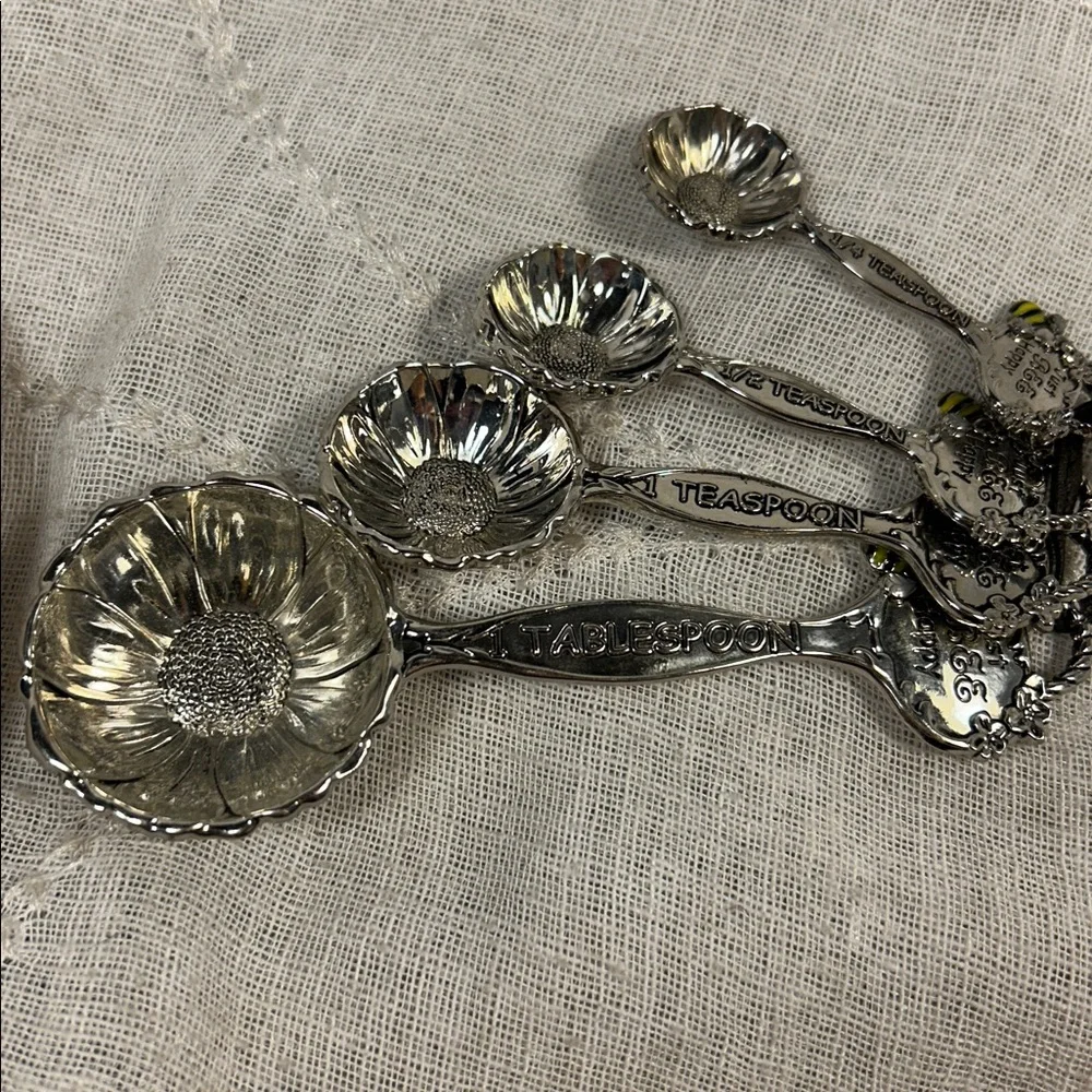 Just Bee Happy measuring spoons